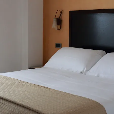 Du Soleil Hotel