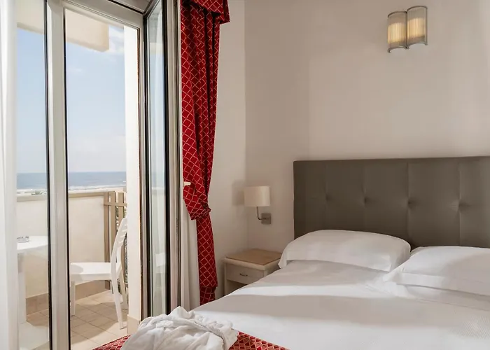 מלון Du Soleil 4*